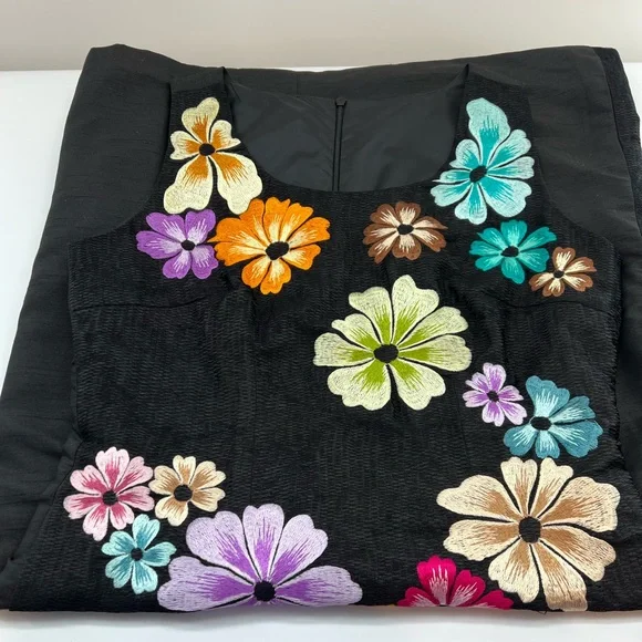 Slate New York Floral Embroidered Shift Dress - Picture 3 of 8